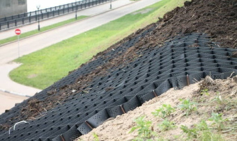 Георешетка полимерная объемная для защиты склонов ГО 10/20 165х165